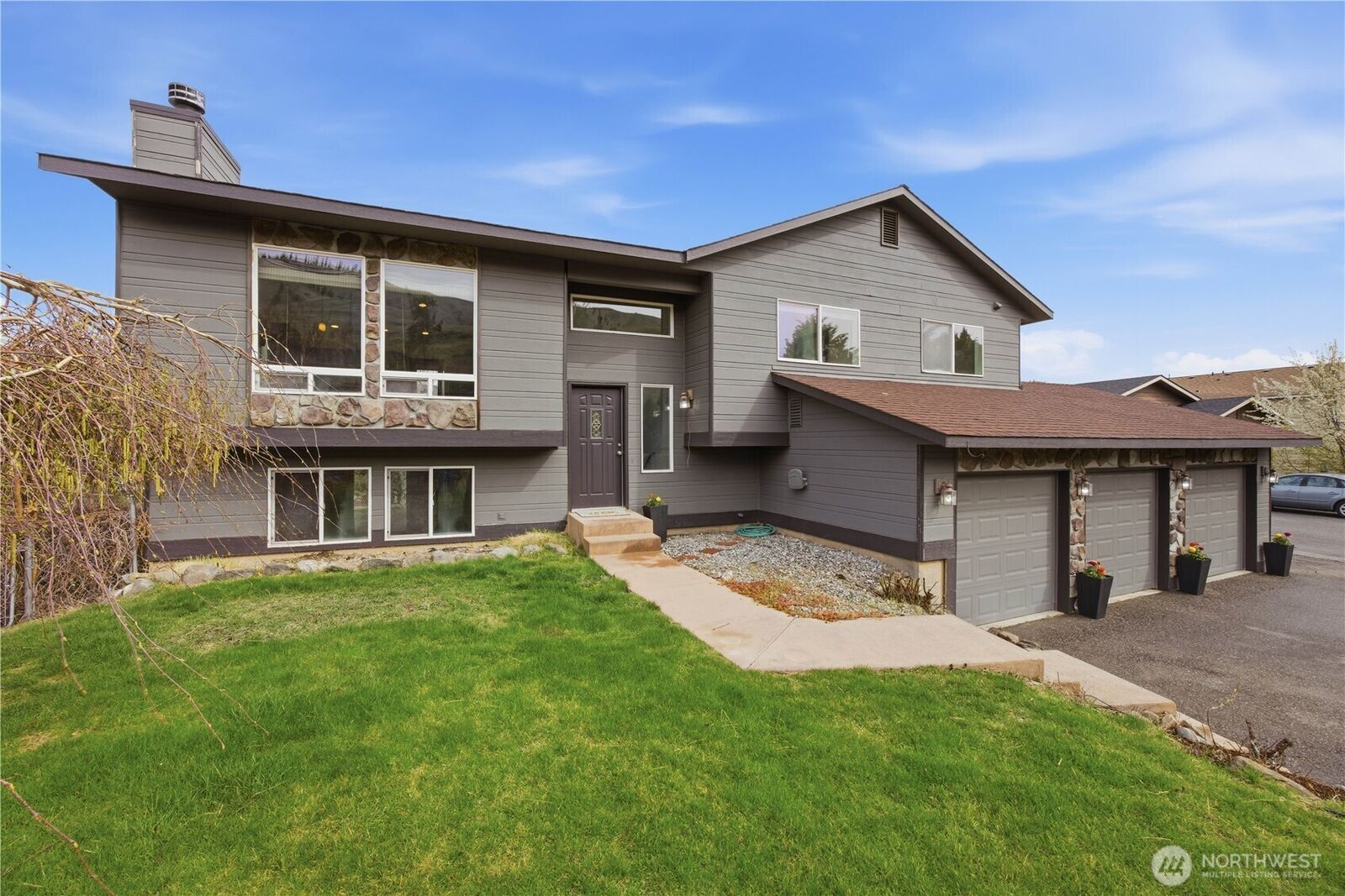 Property Photo: 109 Nelmida Lane WA 98816