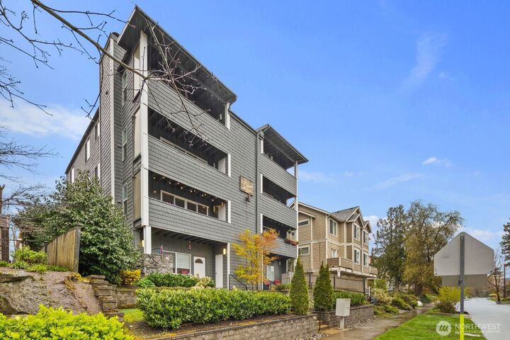 Property Photo:  1729  18th Avenue 201  WA 98122 