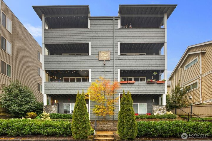 Property Photo:  1729  18th Avenue 201  WA 98122 