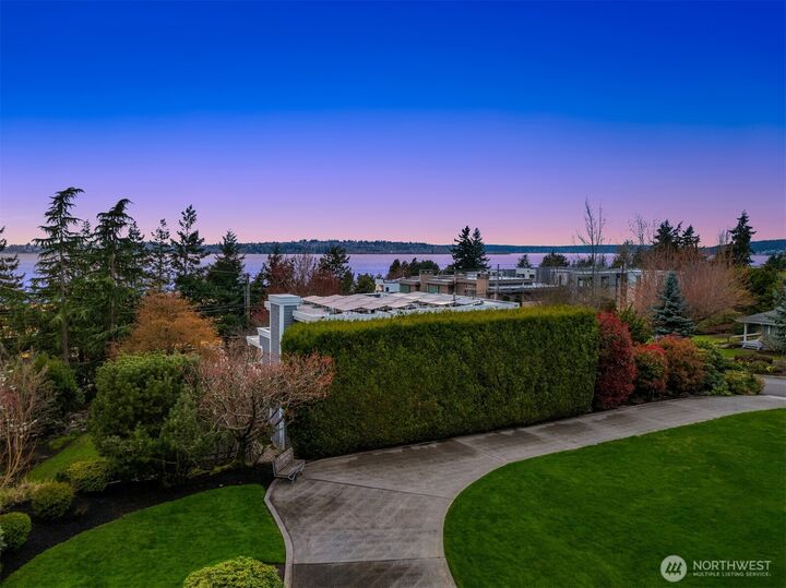 Property Photo:  10211 NE 59th Street  WA 98033 