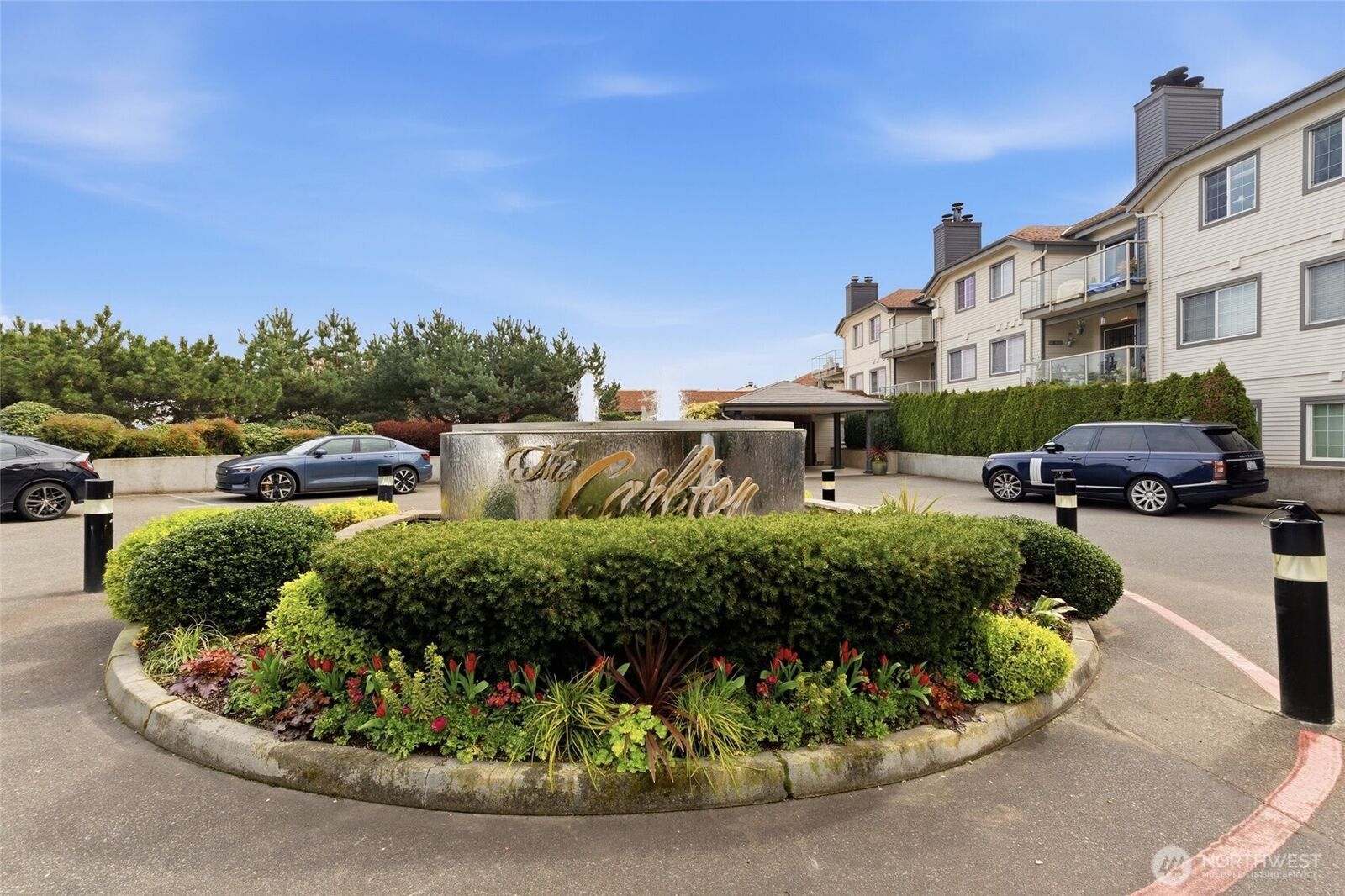 Property Photo: 2760 76th Avenue SE 505 WA 98040