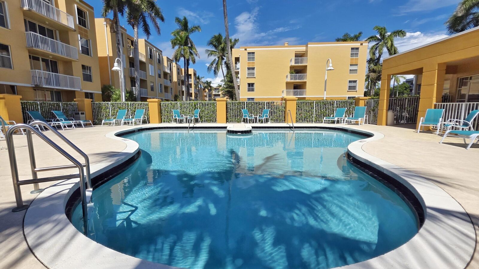 Property Photo:  1341 SE 3rd Avenue 307  FL 33004 