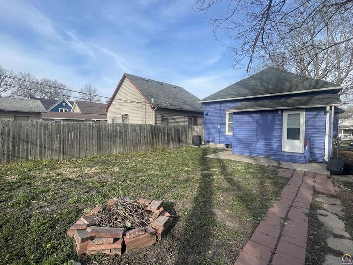 Property Photo: 1159 SW Plass Ave KS 66604