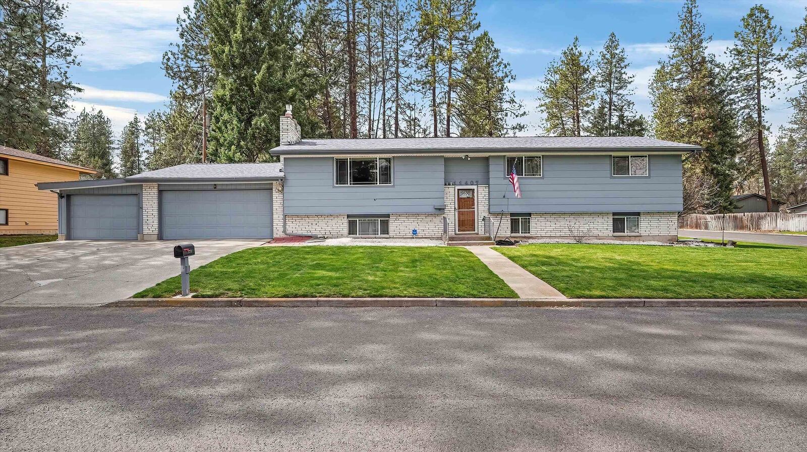 Property Photo: 11407 N Post St WA 99218