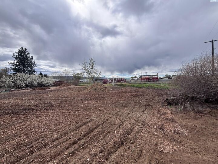 Property Photo:  101501 Biggam Rd  WA 99350 