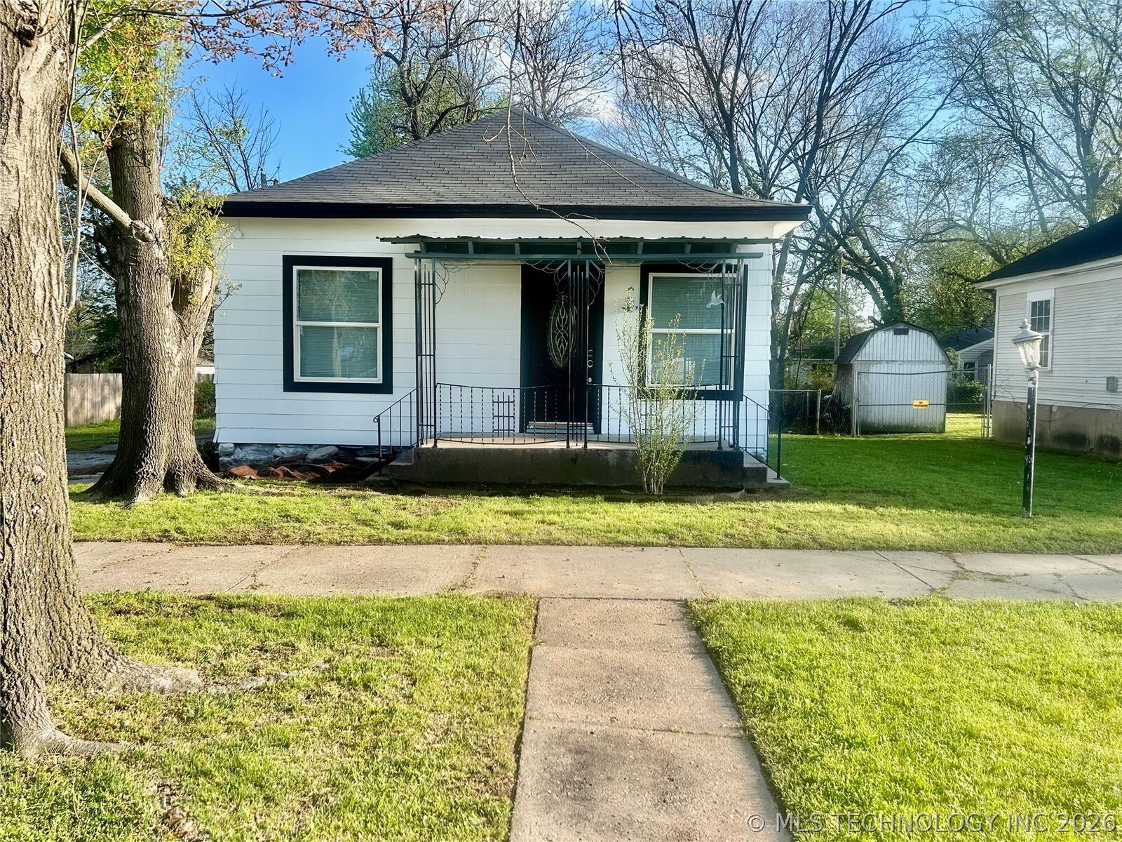 Property Photo: 1705 E Broadway Street OK 74403