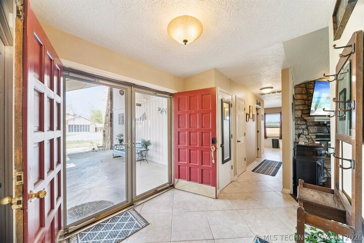 Property Photo: 1401 W Albuquerque Street OK 74011