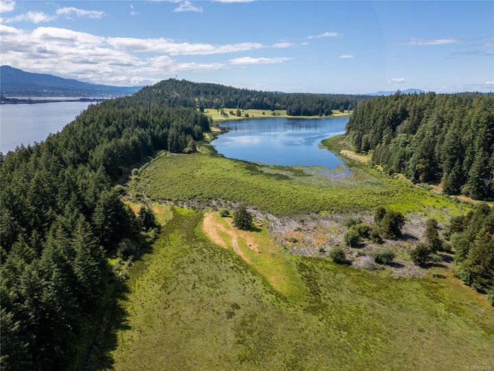 Property Photo: 909 South Rd BC V0R 1X0