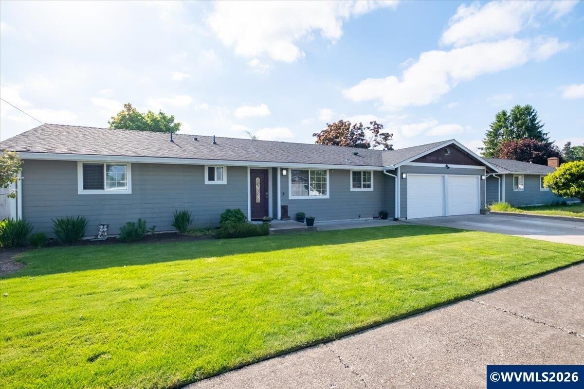 Property Photo: 585 45th Pl NE OR 97301