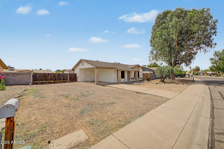 Property Photo:  307 W Rosal Place  AZ 85225 