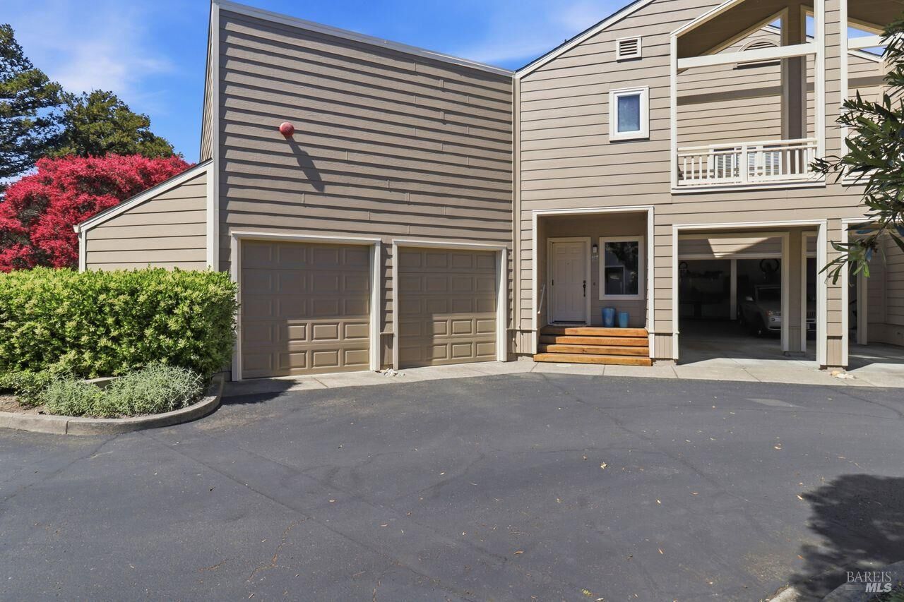 Property Photo:  111 Parkview Circle  CA 94925 