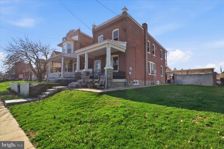 Property Photo:  875 Manor Street  PA 17603 