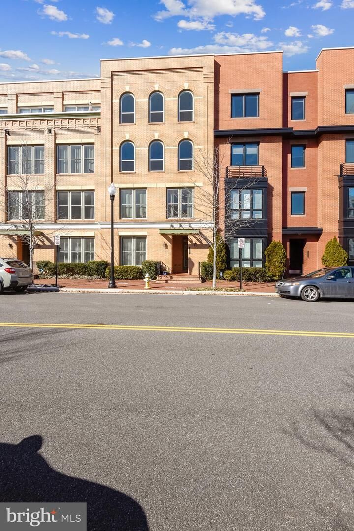 Property Photo: 1222 Main Line Boulevard 102 VA 22301