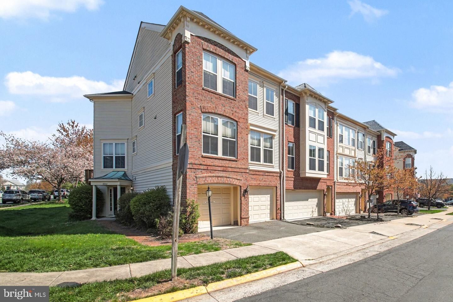 Property Photo: 42464 Regal Wood Drive VA 20148