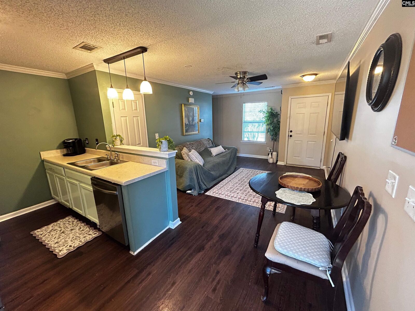 Property Photo:  203 E Waverly Place  SC 29229 