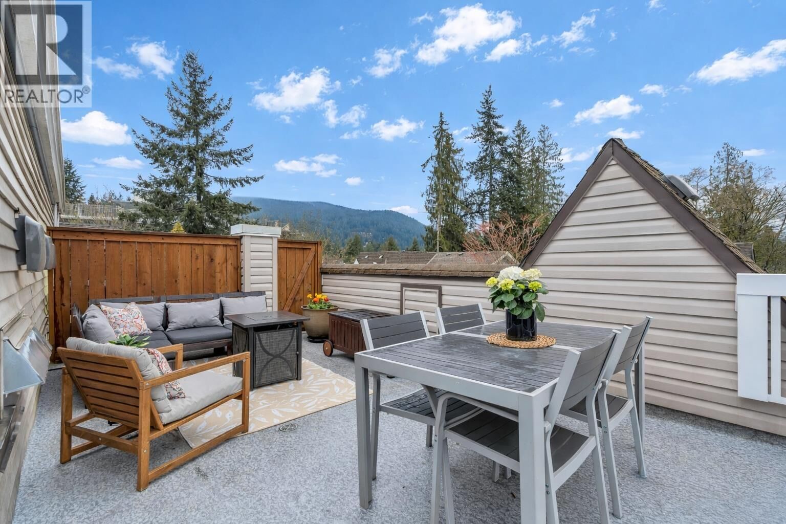 Photo de la propriété:  1073 Lynn Valley Road 13  BC V7J 1Z6 