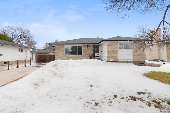 Property Photo:  70 Malden Close  MB R2P 0B9 