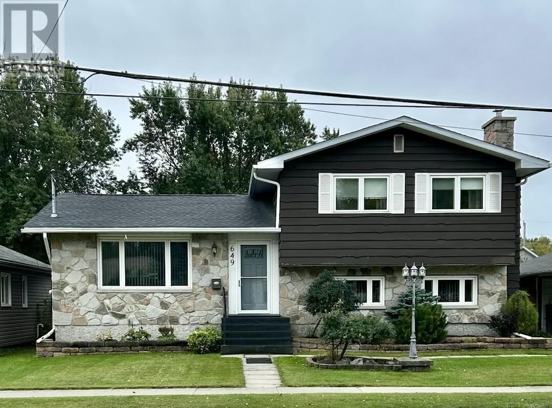 Property Photo:  649 Second Street East  ON P9A 1N6 