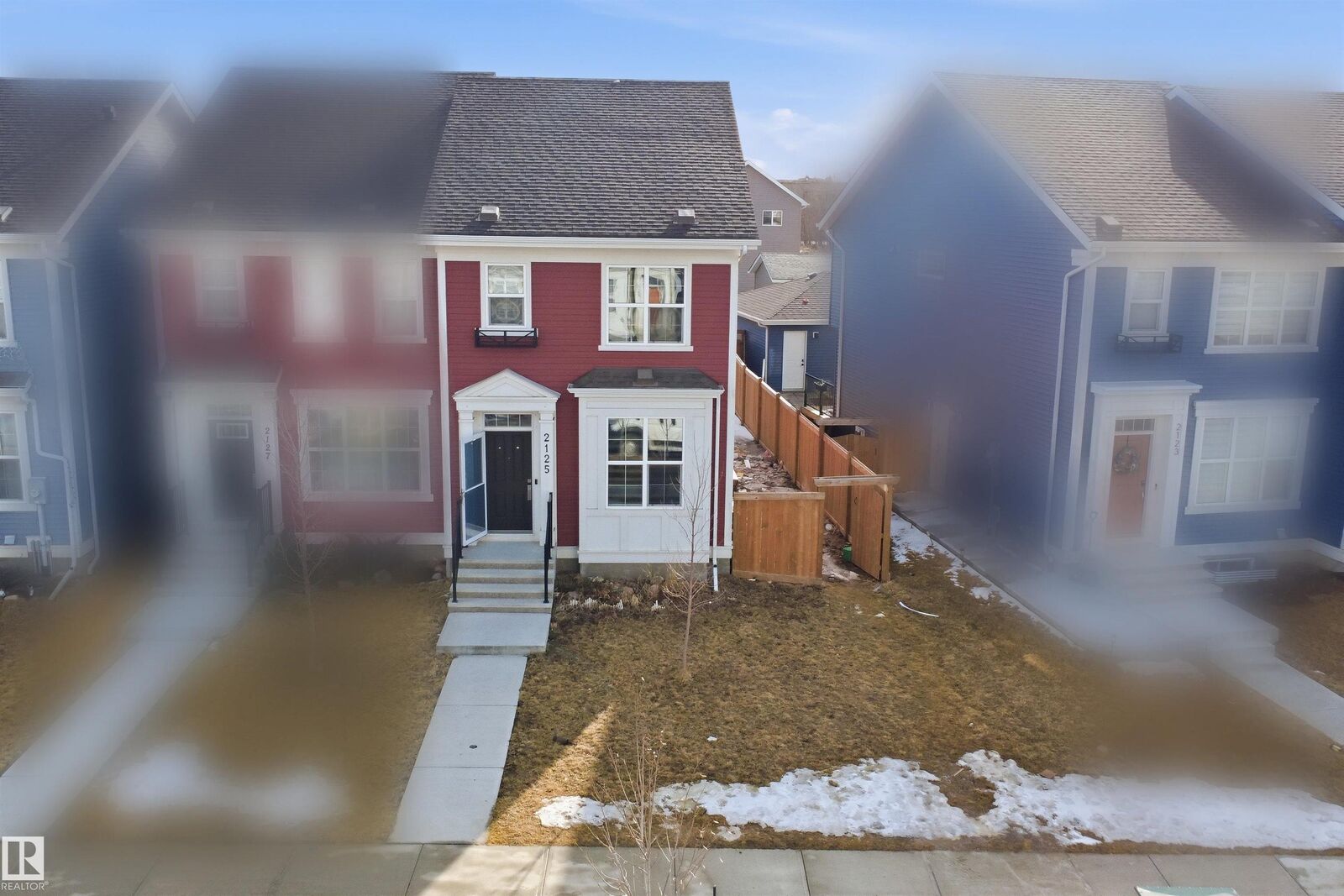 Photo de la propriété: 2125 Maple Road NW AB T6T 2L6