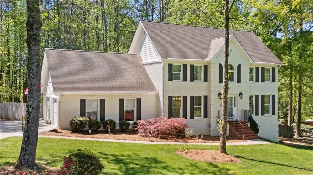 Property Photo: 809 Pinehurst Drive GA 30188