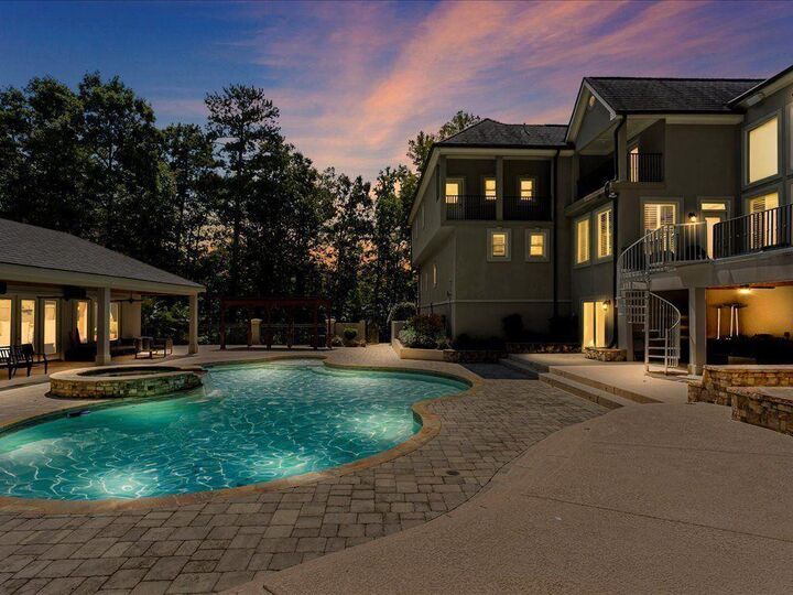 Property Photo: 330 N Peachtree Parkway GA 30269