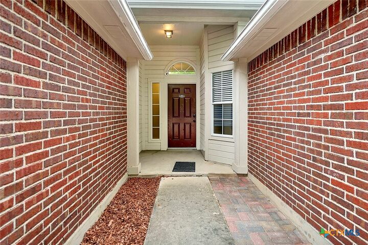 Property Photo: 140 Riley Cove TX 78640