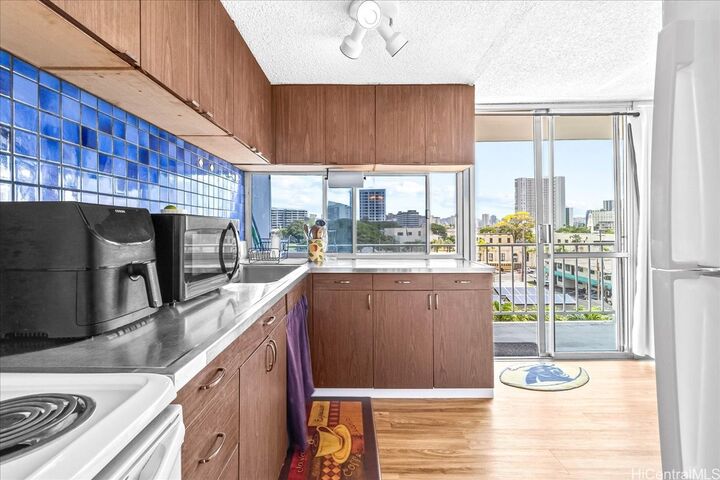 Property Photo: 1325 Wilder Avenue 5 Makai HI 96822
