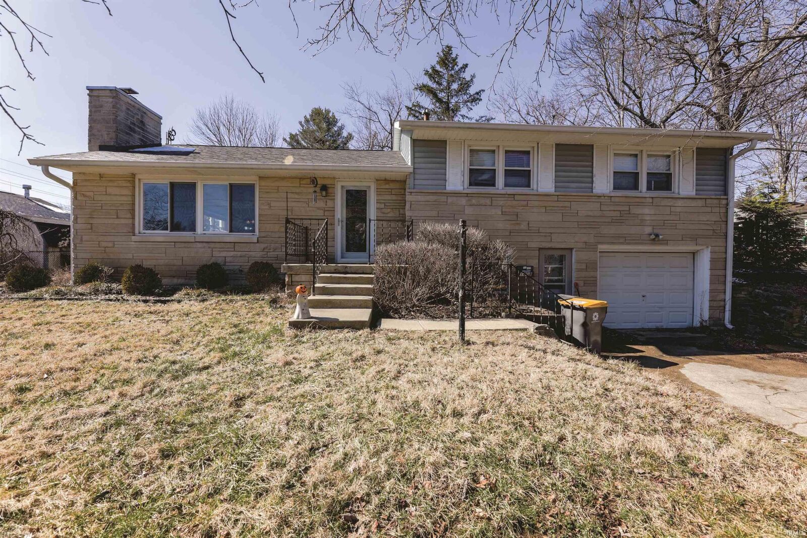 Property Photo:  1408 S Longwood Drive  IN 47401 