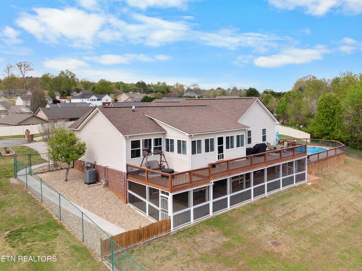 Property Photo: 309 Strata Court TN 37865