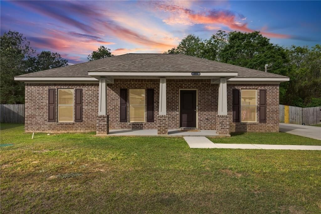 Property Photo: 4976 Daniels Drive W AL 36695