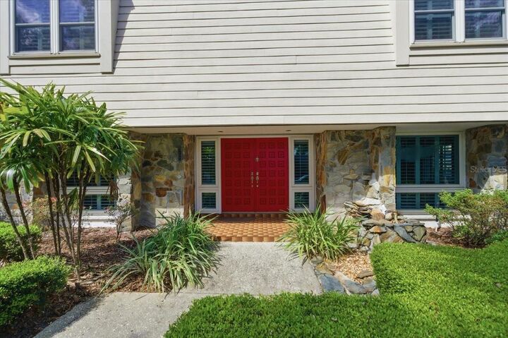 Property Photo: 13305 Golf Crest Circle FL 33618