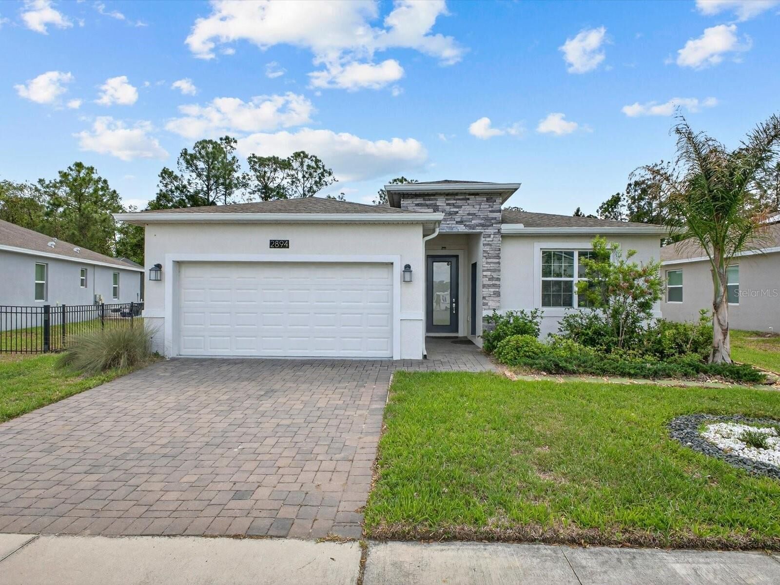 Property Photo:  2894 Camden Way  FL 33837 