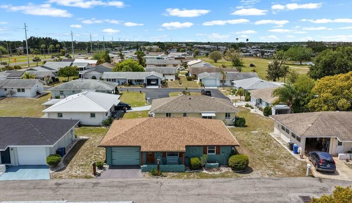 Property Photo:  706 W Brockton Place  FL 33573 