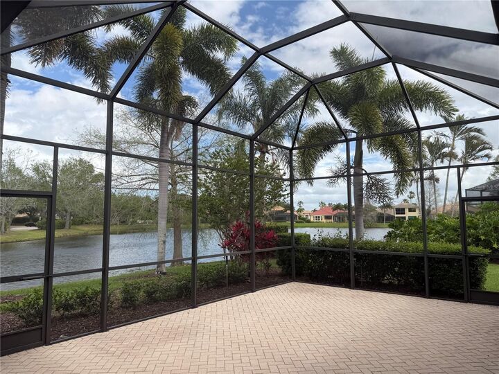 Property Photo:  7134 Whitemarsh Circle  FL 34202 