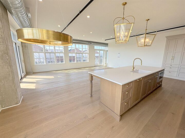 Property Photo:  2051 Villa Road 302  MI 48009-6571 