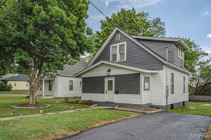 Property Photo: 210 Springer Avenue IL 62025