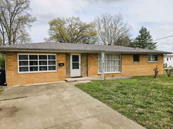 Property Photo:  700 Magnolia Avenue  IL 62864 