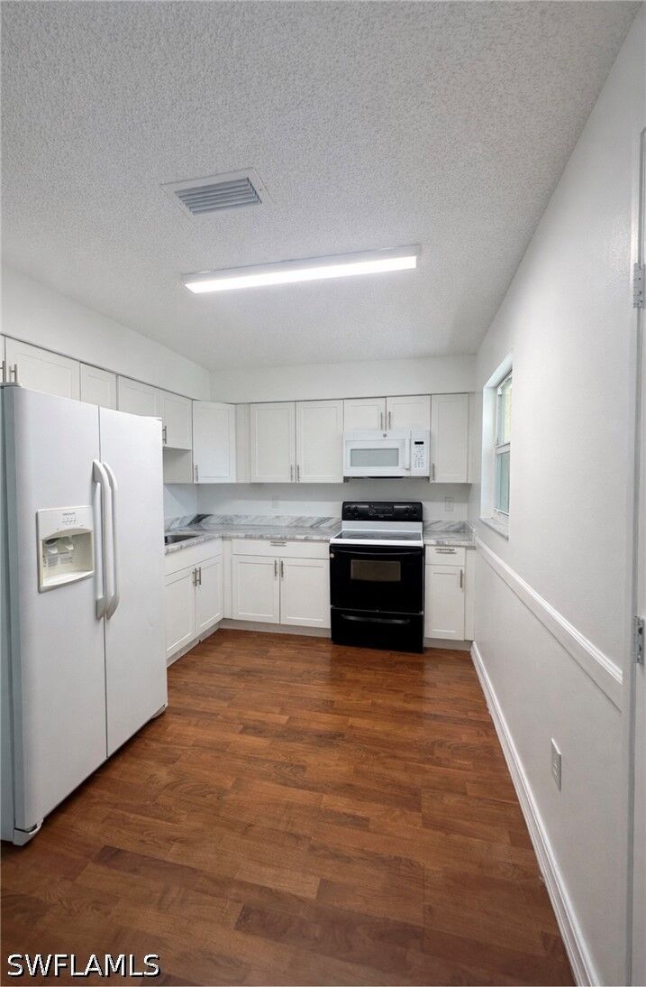 Property Photo:  3325 Airport Road N J6  FL 34105 