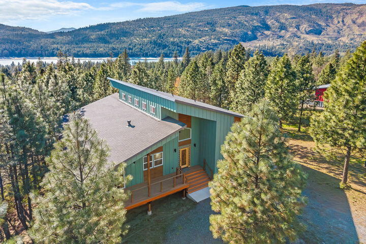 Property Photo:  1424 Sherman View Way  WA 99141 
