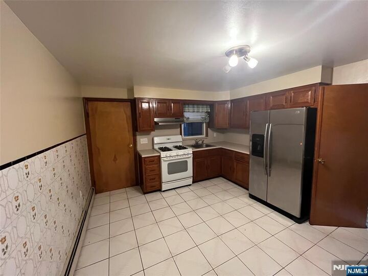 Property Photo:  112 Polk Street 1  NJ 07105 