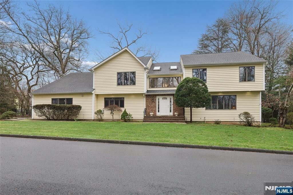 Property Photo:  130 Whitman Street  NJ 07641 