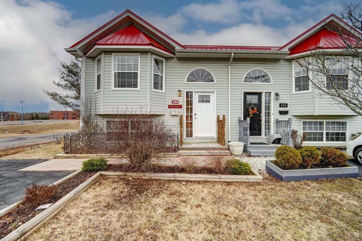 453 Young Street — photo 1