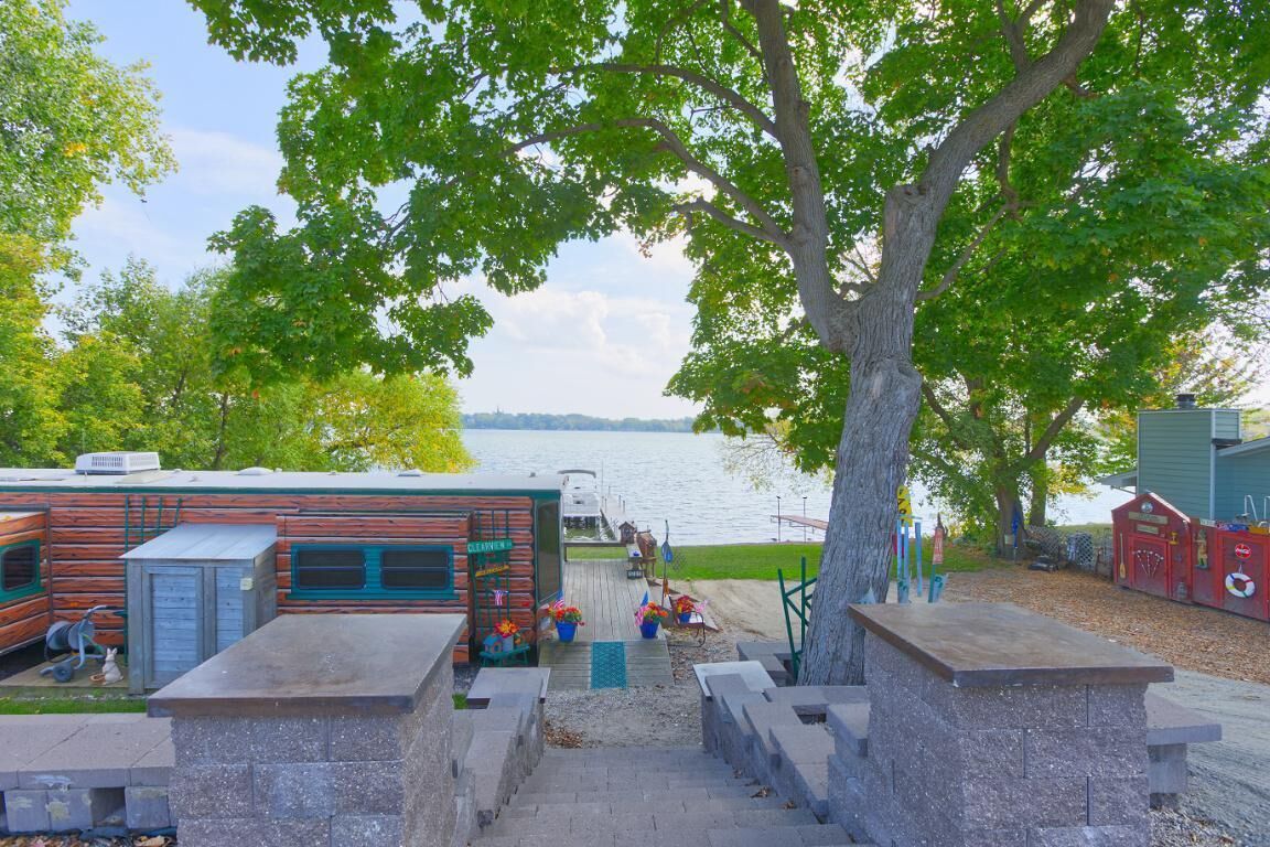 Property Photo:  1701 N Shore Drive  MN 55390 