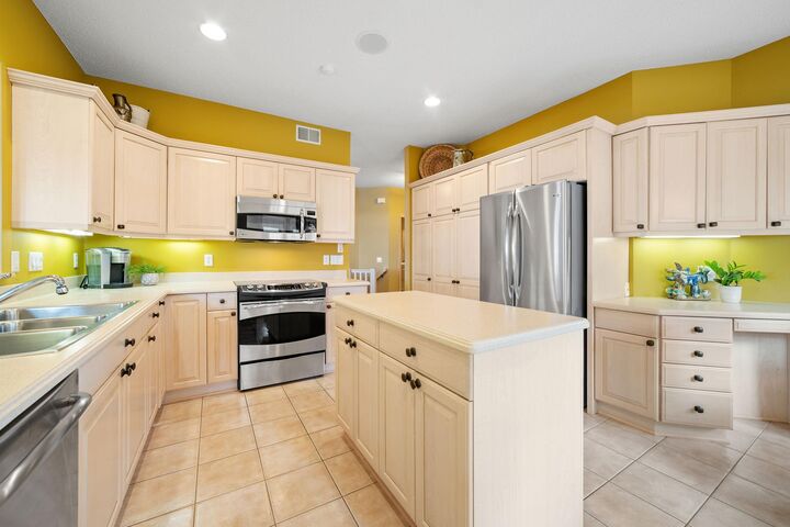 Property Photo:  724 Widsten Circle  MN 55391 
