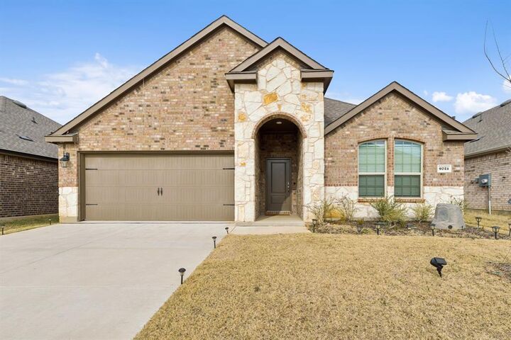 Property Photo: 9721 Tinsley Street TX 76227
