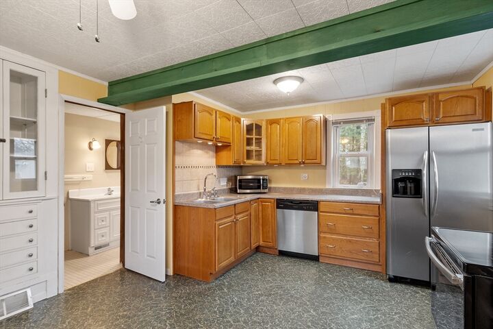 Property Photo:  160 Wanoosnoc Rd  MA 01420 