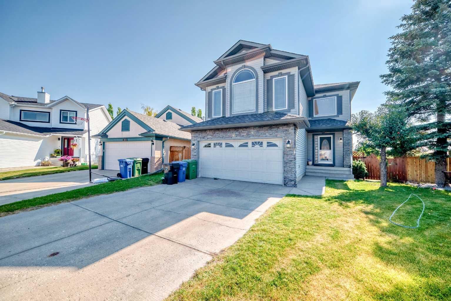 Property Photo:  41 Covette Bay NE  AB T3K 4S9 