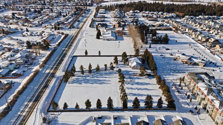 Photo de la propriété: 2650 55 Street AB T4P 0Y3