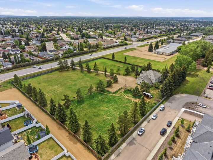 Photo de la propriété: 2650 55 Street AB T4P 0Y3