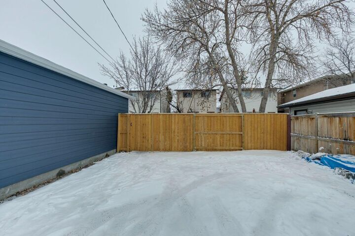 Photo de la propriété: 4530 Montgomery Avenue NW AB T3B 0K9